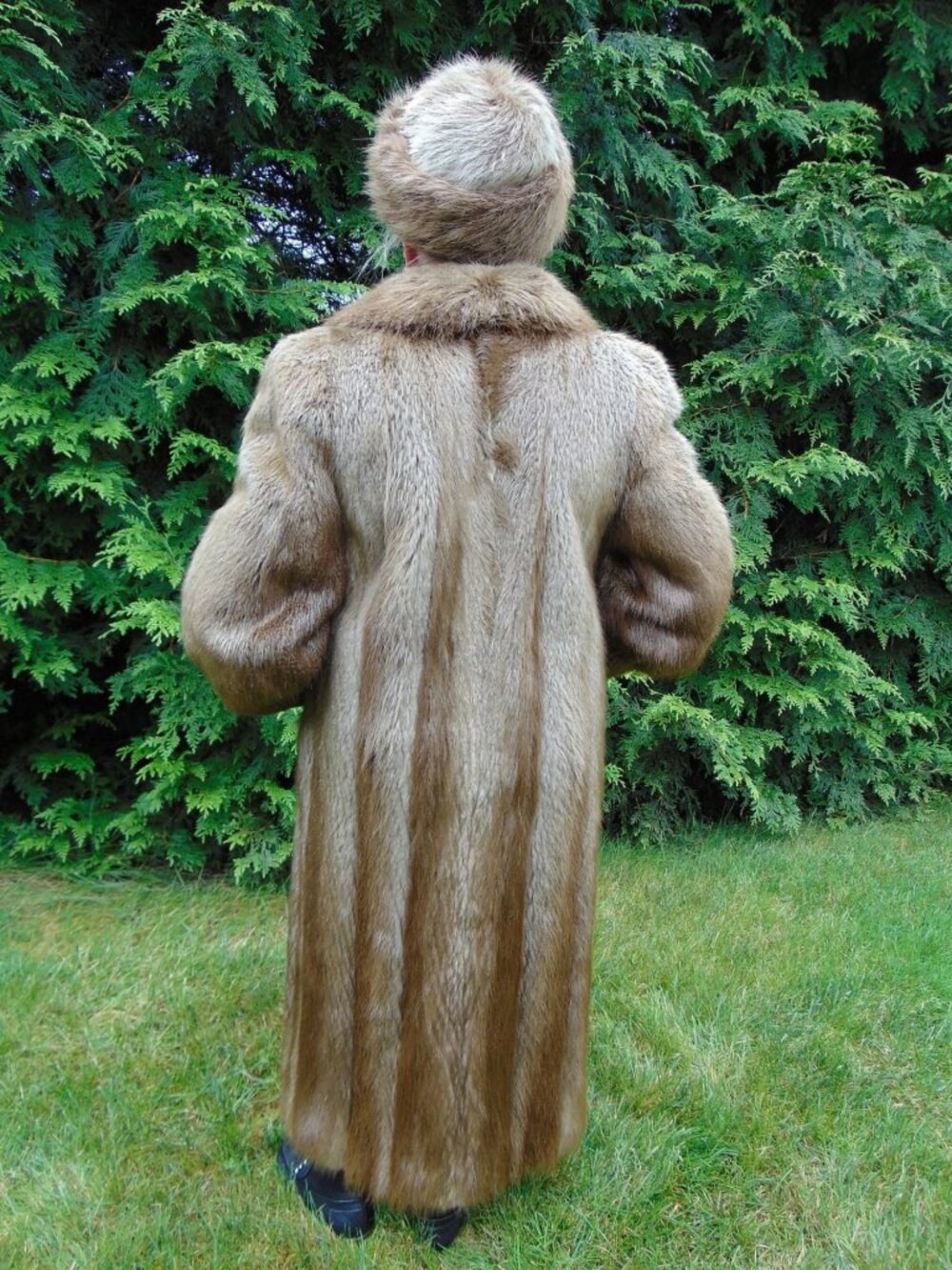 Vintage Beaver Fur Coat with Matching Hat: Full Length Estate Furs